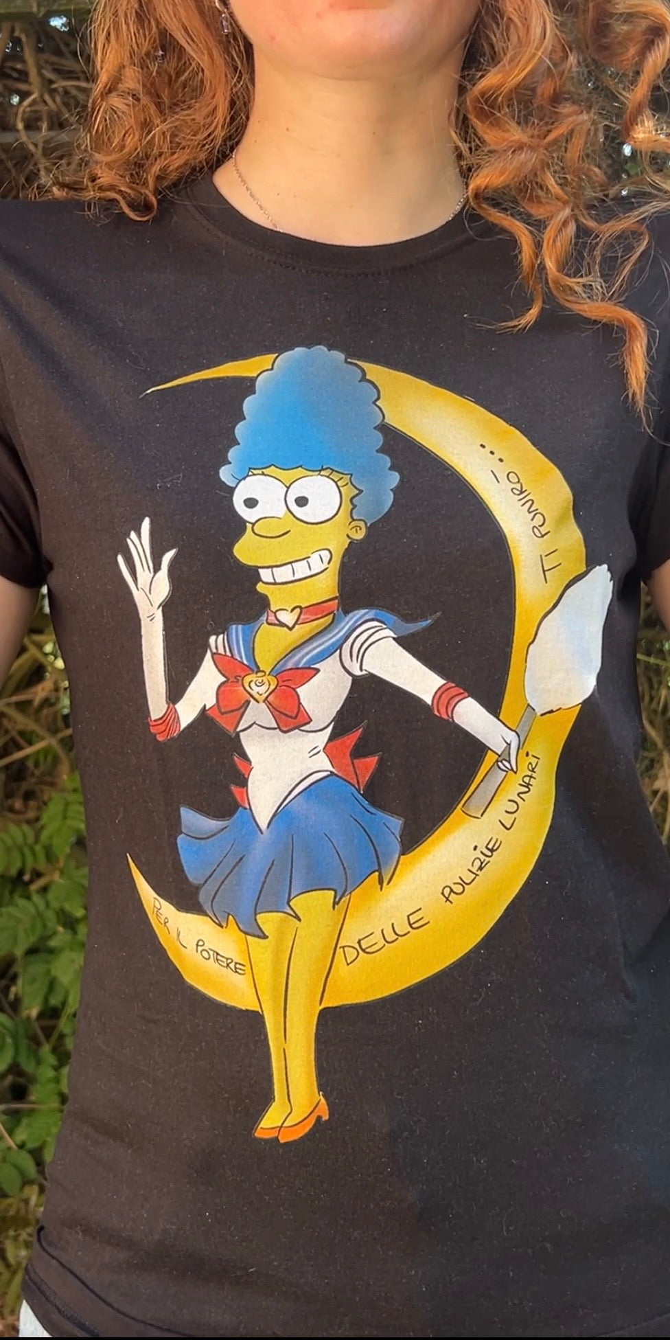 Maglietta Simpson x Sailor Moon “per il potere delle pulizie lunari ti punirò “ – Marge 🌙