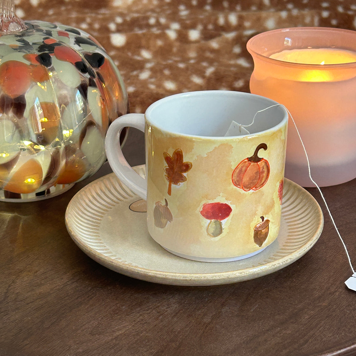 Tazza Autunno Disegnata a Mano – Foglie e Atmosfera Cozy 🍂