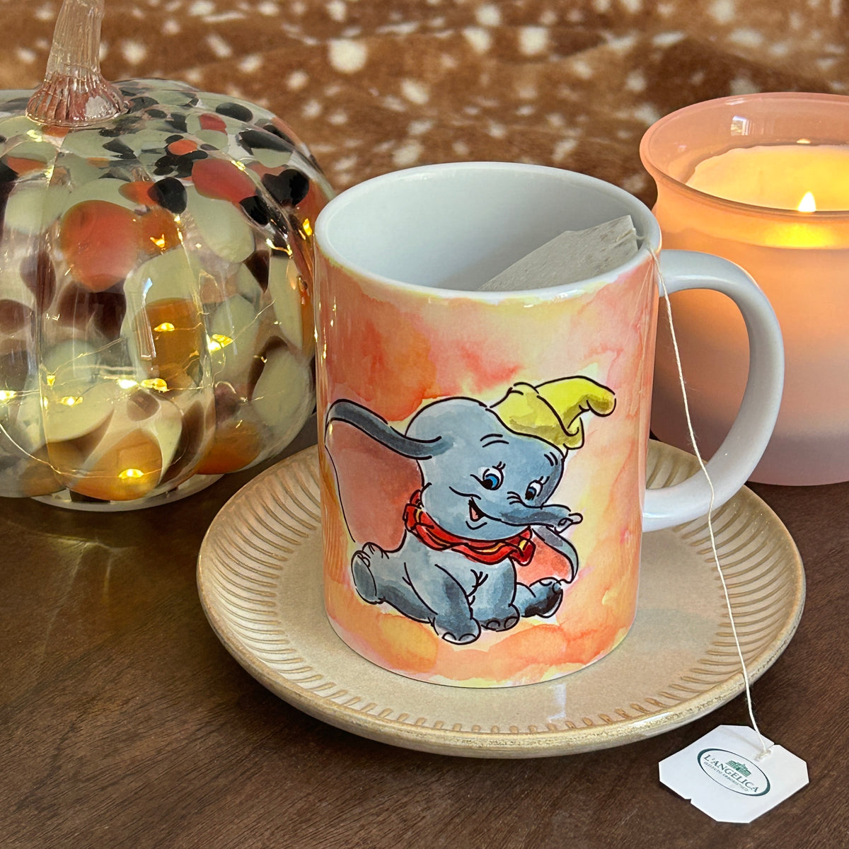 Tazza Dumbo Disegnata a Mano – Cozy Disney Mug 🐘
