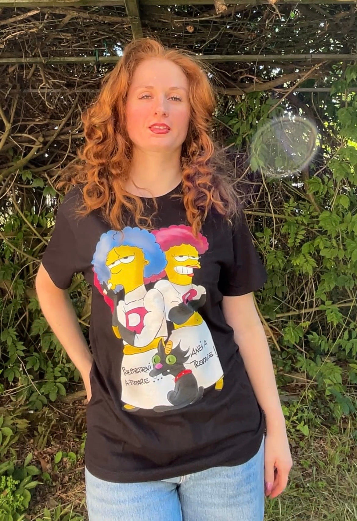 Maglietta Simpson x Team Rocket – Le Sorelle di Marge “ Preparatevi a fumare, anzi a tremare🚀