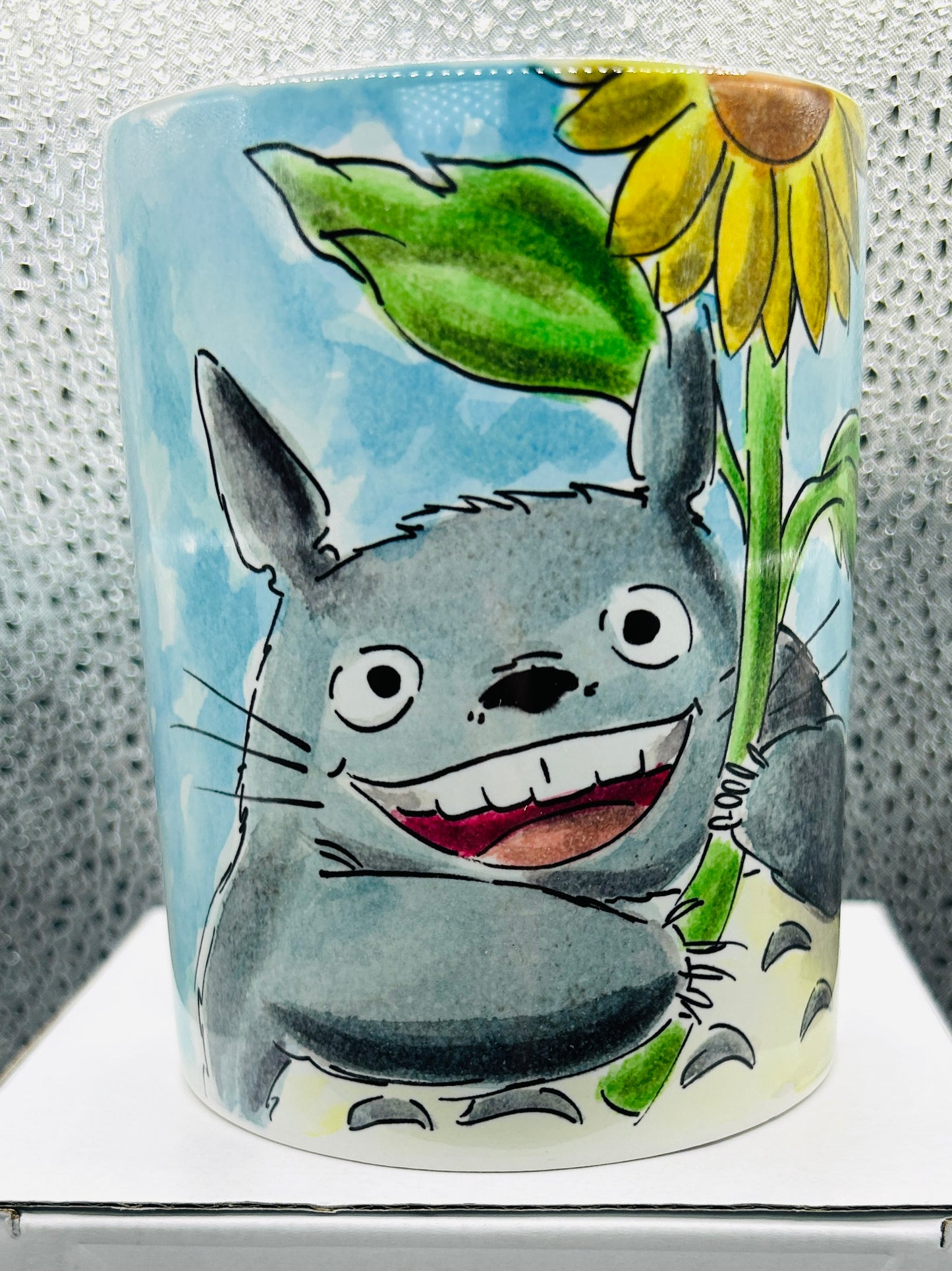 Tazza Totoro Disegnata a Mano – Cozy Anime Mug 🌿