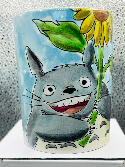 Tazza Totoro Disegnata a Mano – Cozy Anime Mug 🌿