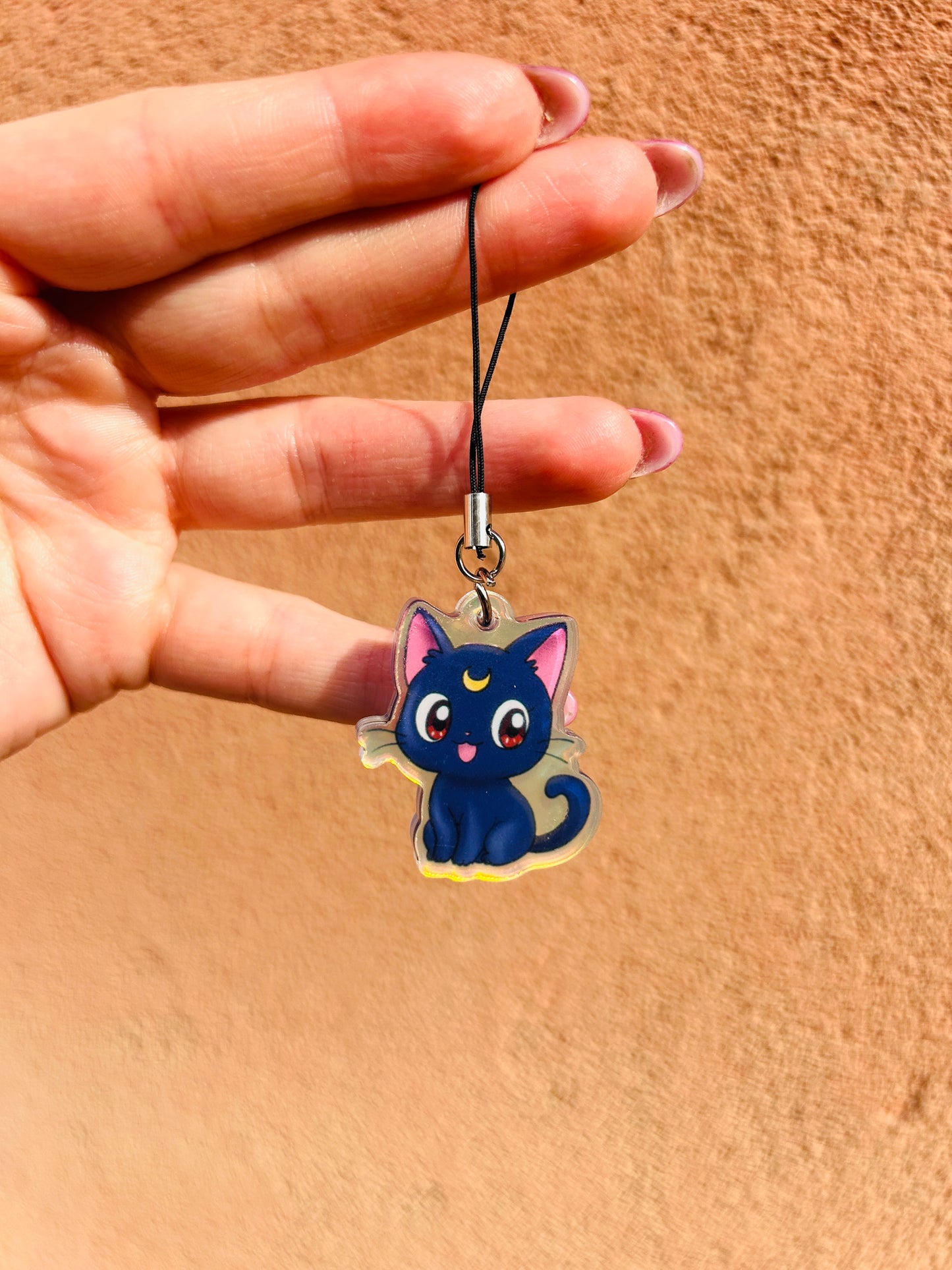 Phone Charm Luna – Sailor Moon Disegnato a Mano su Acrilico 🐈‍⬛